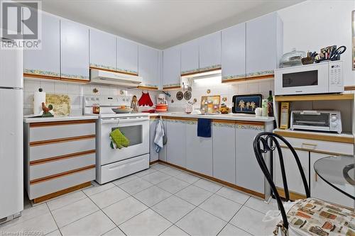 54 Poplar Drive, Cambridge, ON - Indoor Photo Showing Kitchen