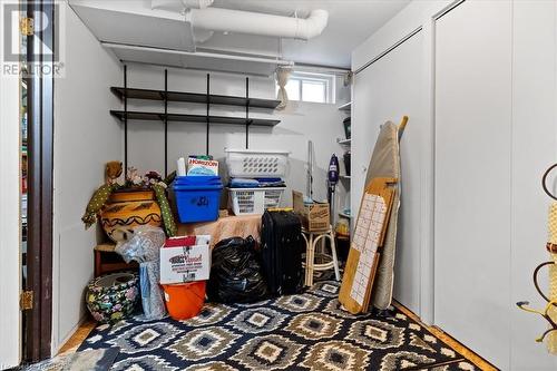 54 Poplar Drive, Cambridge, ON - Indoor Photo Showing Garage