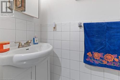 54 Poplar Drive, Cambridge, ON - Indoor Photo Showing Bathroom