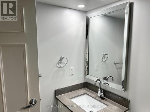 301 - 55 Wellesley Street E, Toronto, ON - Indoor Photo Showing Bathroom