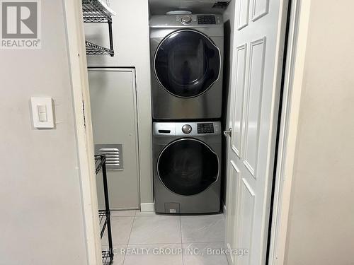 301 - 55 Wellesley Street E, Toronto, ON - Indoor Photo Showing Laundry Room