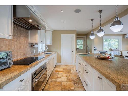 Cuisine - 11 Ch. Delmar, Saint-Donat, QC - Indoor Photo Showing Kitchen