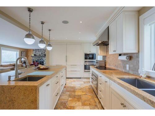 Cuisine - 11 Ch. Delmar, Saint-Donat, QC - Indoor Photo Showing Kitchen With Double Sink With Upgraded Kitchen