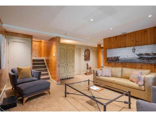 Salle familiale - 11 Ch. Delmar, Saint-Donat, QC - Indoor Photo Showing Living Room