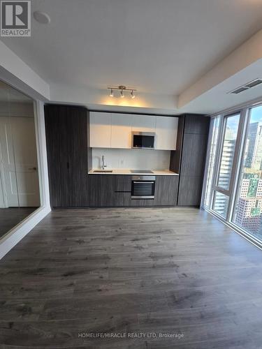 4721 - 28 Widmer Street, Toronto, ON - Indoor Photo Showing Kitchen