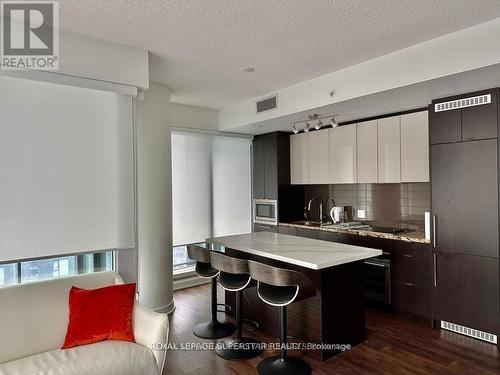 4302 - 125 Blue Jays Way, Toronto, ON - Indoor Photo Showing Kitchen