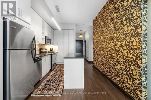 S426 - 112 George Street, Toronto, ON - Indoor Photo Showing Kitchen With Upgraded Kitchen