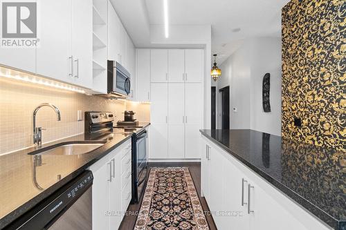 S426 - 112 George Street, Toronto, ON - Indoor Photo Showing Kitchen With Upgraded Kitchen