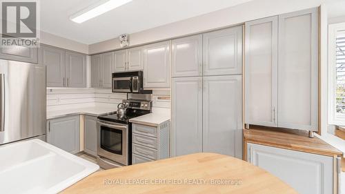 17 Boltonview Crescent, Caledon, ON - Indoor Photo Showing Kitchen With Double Sink