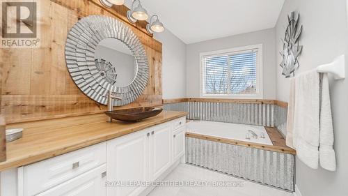 17 Boltonview Crescent, Caledon, ON - Indoor Photo Showing Bathroom