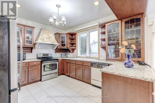 4128 Tapestry Trail, Mississauga, ON - Indoor Photo Showing Kitchen