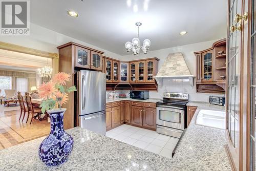 4128 Tapestry Trail, Mississauga, ON - Indoor Photo Showing Kitchen