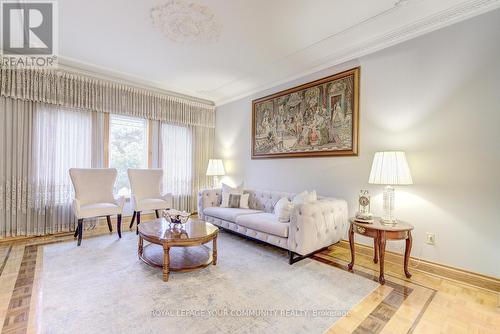 4128 Tapestry Trail, Mississauga, ON - Indoor Photo Showing Living Room