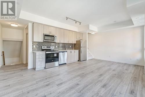 Th 28 - 4005 Hickory Drive, Mississauga, ON - Indoor Photo Showing Kitchen