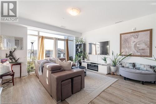 1 Redfern Street Unit# 409, Hamilton, ON - Indoor Photo Showing Living Room