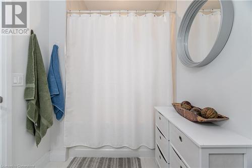 1 Redfern Street Unit# 409, Hamilton, ON - Indoor Photo Showing Bathroom