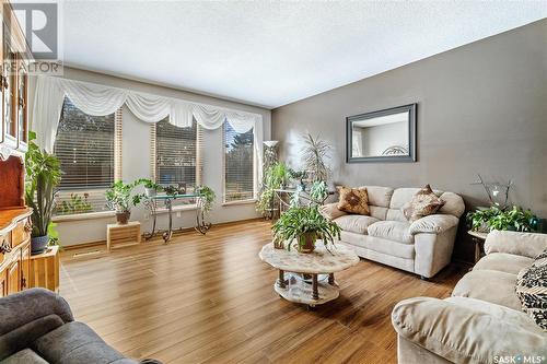 2479 Swayze Crescent, Regina, SK - Indoor Photo Showing Living Room