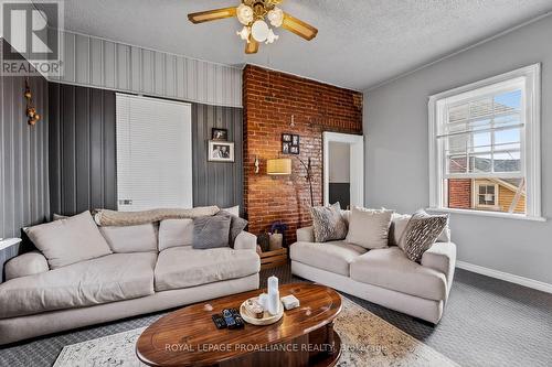 2 - 26 Ward Street, Port Hope, ON - Indoor Photo Showing Living Room