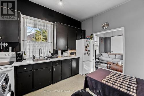 2 - 26 Ward Street, Port Hope, ON - Indoor Photo Showing Kitchen