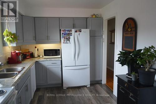 2 Armour Crescent, Quinte West, ON - Indoor Photo Showing Kitchen With Double Sink