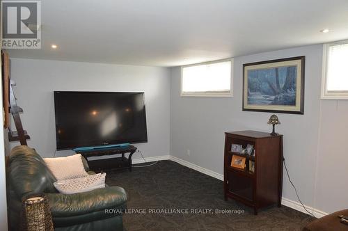 2 Armour Crescent, Quinte West, ON - Indoor Photo Showing Living Room