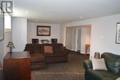 2 Armour Crescent, Quinte West, ON - Indoor Photo Showing Living Room