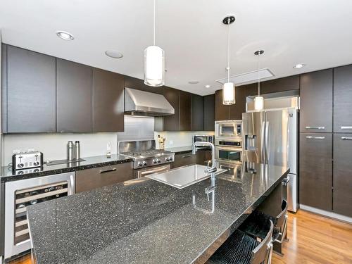 802-1400 Lynburne Pl, Langford, BC - Indoor Photo Showing Kitchen With Upgraded Kitchen