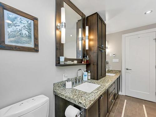 802-1400 Lynburne Pl, Langford, BC - Indoor Photo Showing Bathroom