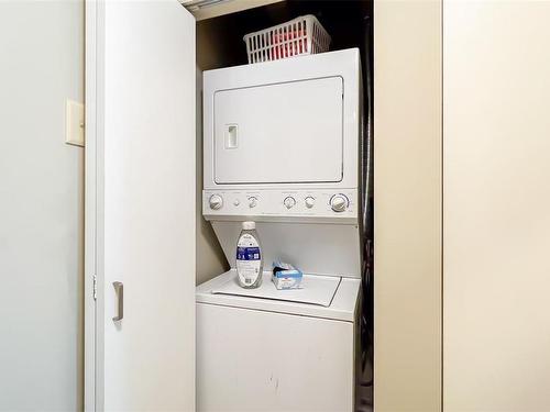 902-160 Wilson St, Victoria, BC - Indoor Photo Showing Laundry Room