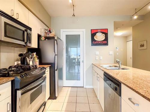 902-160 Wilson St, Victoria, BC - Indoor Photo Showing Kitchen With Double Sink