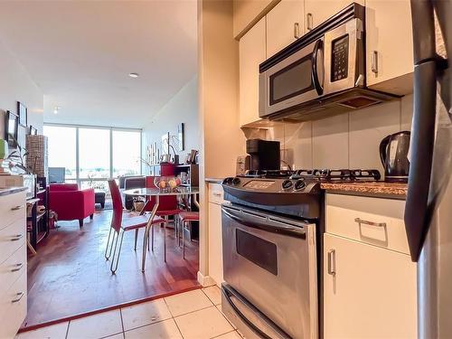 902-160 Wilson St, Victoria, BC - Indoor Photo Showing Kitchen