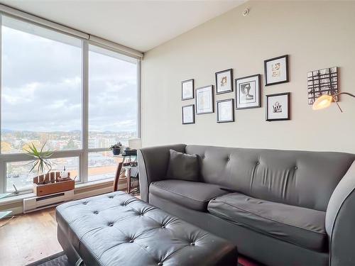 902-160 Wilson St, Victoria, BC - Indoor Photo Showing Living Room