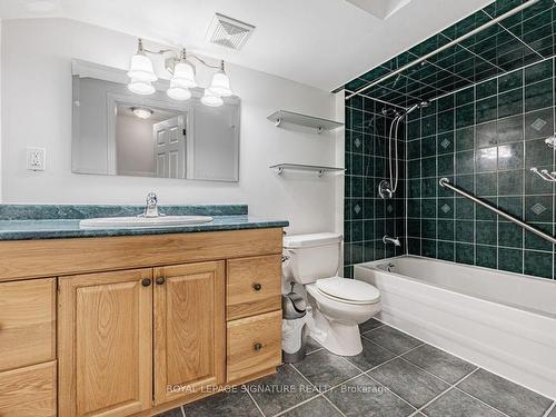 Bsmt-1557 Avonmore Sq, Pickering, ON - Indoor Photo Showing Bathroom