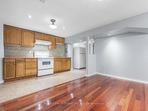 Bsmt-1557 Avonmore Sq, Pickering, ON - Indoor Photo Showing Kitchen