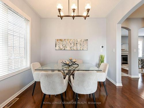 3207 Munson Cres, Burlington, ON - Indoor Photo Showing Dining Room