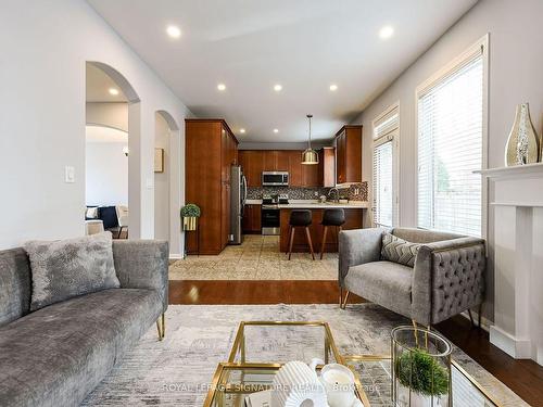 3207 Munson Cres, Burlington, ON - Indoor Photo Showing Living Room