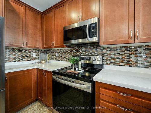 3207 Munson Cres, Burlington, ON - Indoor Photo Showing Kitchen