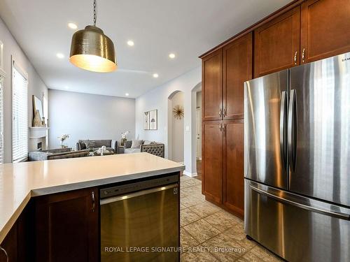 3207 Munson Cres, Burlington, ON - Indoor Photo Showing Kitchen