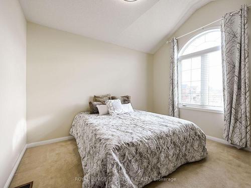 3207 Munson Cres, Burlington, ON - Indoor Photo Showing Bedroom