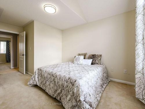 3207 Munson Cres, Burlington, ON - Indoor Photo Showing Bedroom