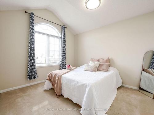 3207 Munson Cres, Burlington, ON - Indoor Photo Showing Bedroom