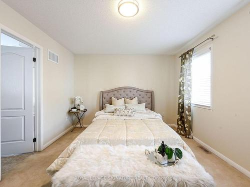 3207 Munson Cres, Burlington, ON - Indoor Photo Showing Bedroom