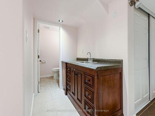 3207 Munson Cres, Burlington, ON - Indoor Photo Showing Bathroom