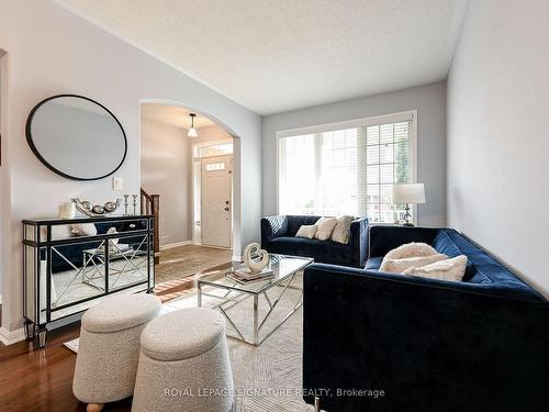 3207 Munson Cres, Burlington, ON - Indoor Photo Showing Living Room