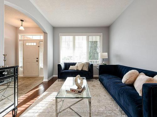 3207 Munson Cres, Burlington, ON - Indoor Photo Showing Living Room