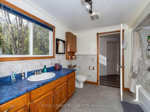 202 North St, Grey Highlands, ON - Indoor Photo Showing Bathroom