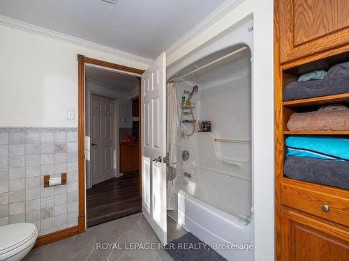 202 North St, Grey Highlands, ON - Indoor Photo Showing Bathroom