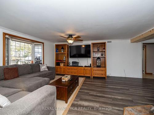 202 North St, Grey Highlands, ON - Indoor Photo Showing Living Room