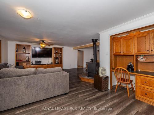 202 North St, Grey Highlands, ON - Indoor Photo Showing Living Room