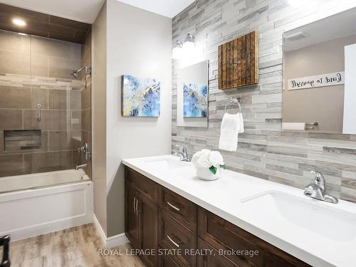 4931 Homestead Dr, Lincoln, ON - Indoor Photo Showing Bathroom